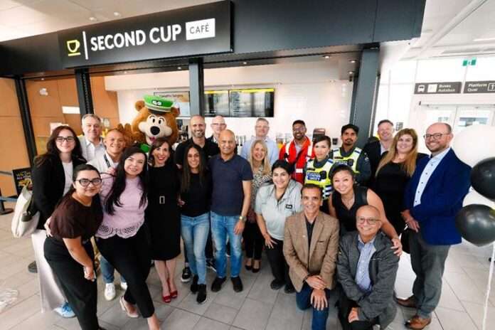 The team at Second Cup Canada, Metrolinx and members of the community celebrate the opening of a Second Cup location at Kipling GO Transit Bus Terminal in Etobicoke, Ontario, June 5, 2025. Photo credit: Kevin Chaves